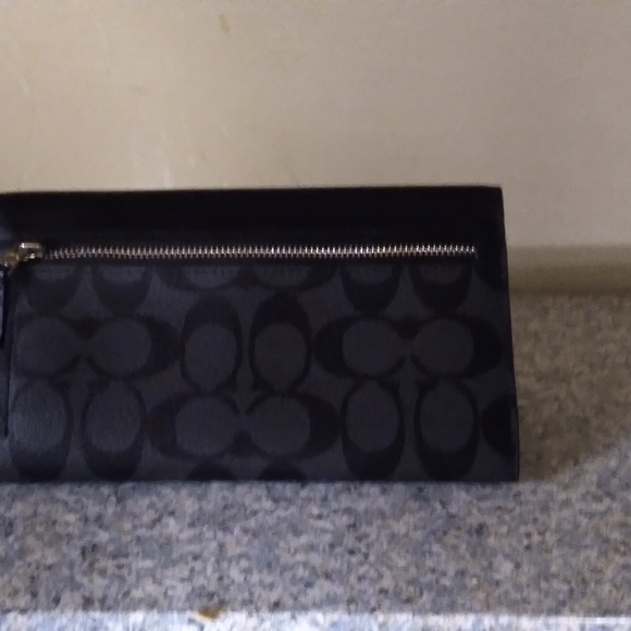 Genuine Coach Black/Grey Tri-Fold Ladies Wallet - Picture 4 of 4